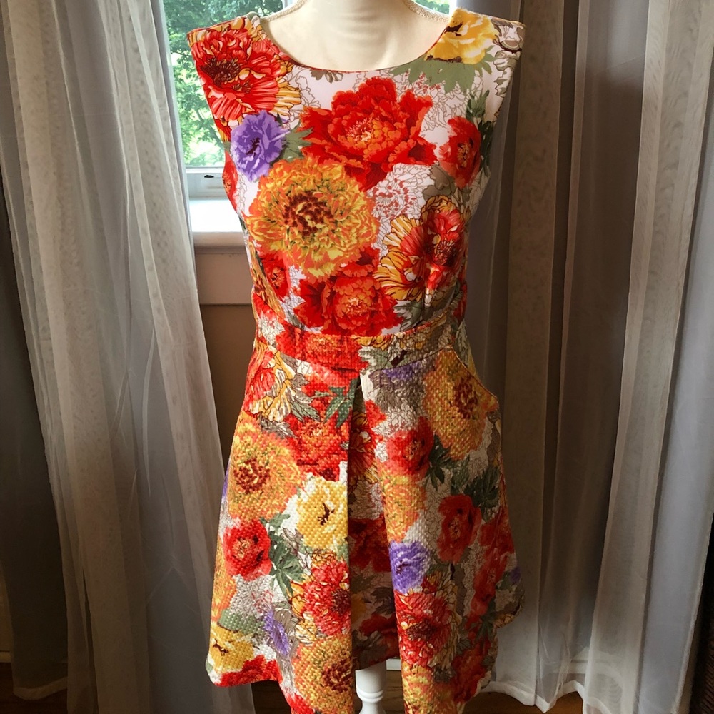 Floral Dress with Pockets!  🎀
